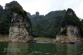 组图：探索宣光青山绿林制中的“地上下龙湾”