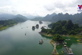 通奈旅游区 - 和平省 ‘陆地上的下龙湾’