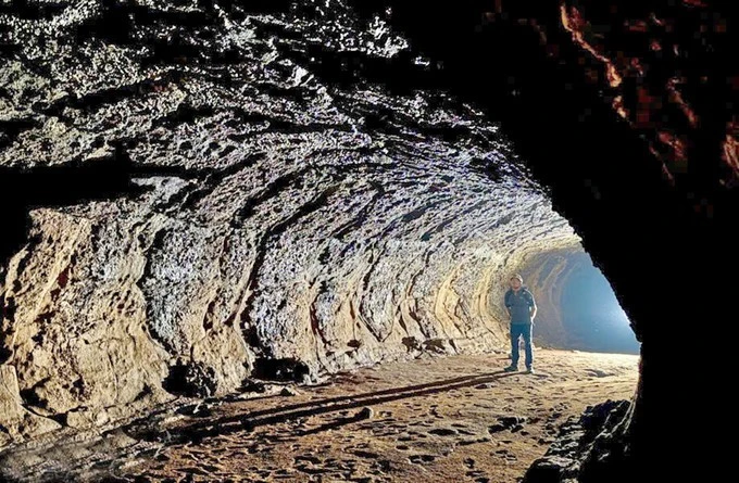 火山洞内部却宛如一座城堡。图自越通社